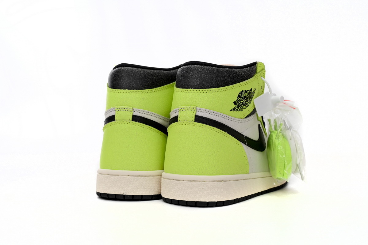 1AE46BB681118.jpg