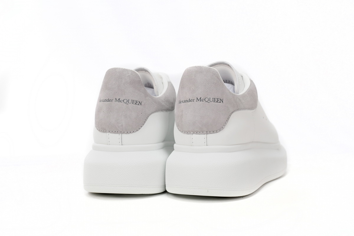alexander_mcqueen_oversized_sneaker_gray_velvet_1B25EC50FD713.jpg