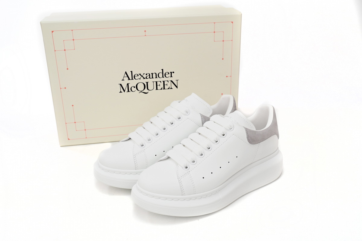 alexander_mcqueen_oversized_sneaker_gray_velvet_1B25EC515AF18.jpg