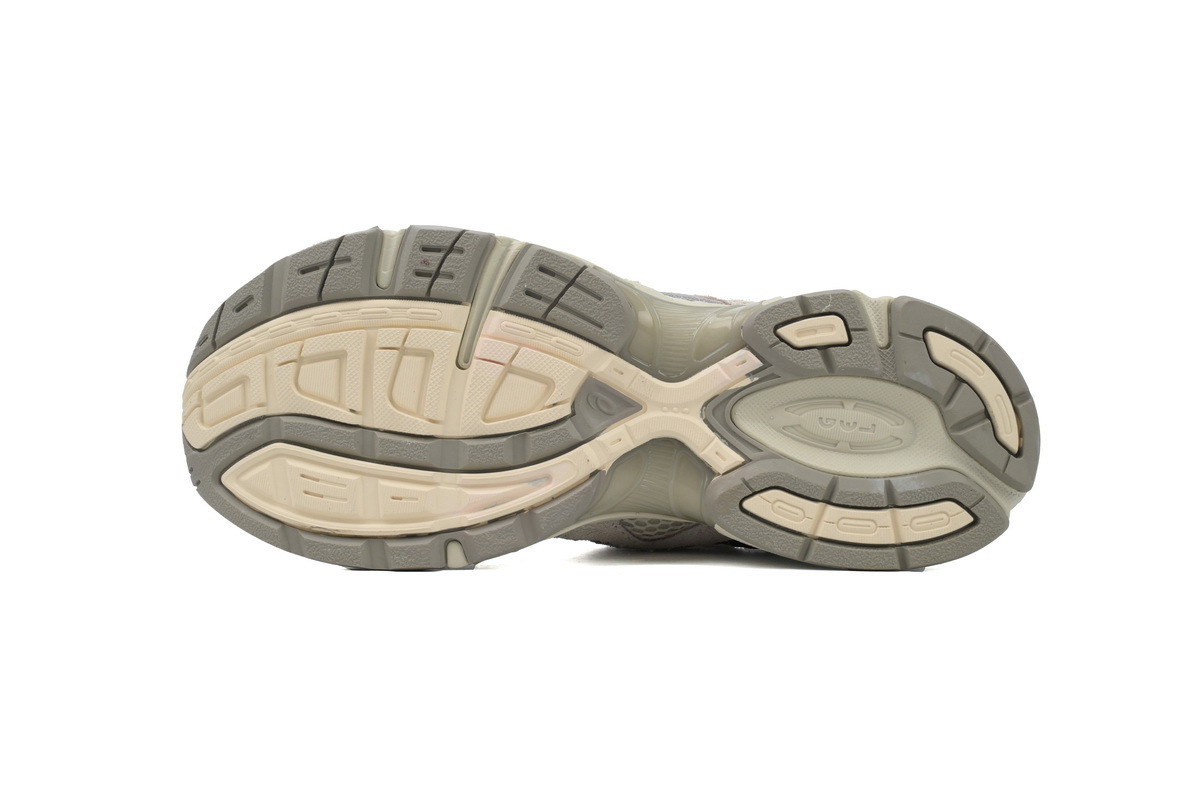 asics_gel_1130_hal_studio_glacier_1201a982_200_1CDBF7C74EA11.jpg