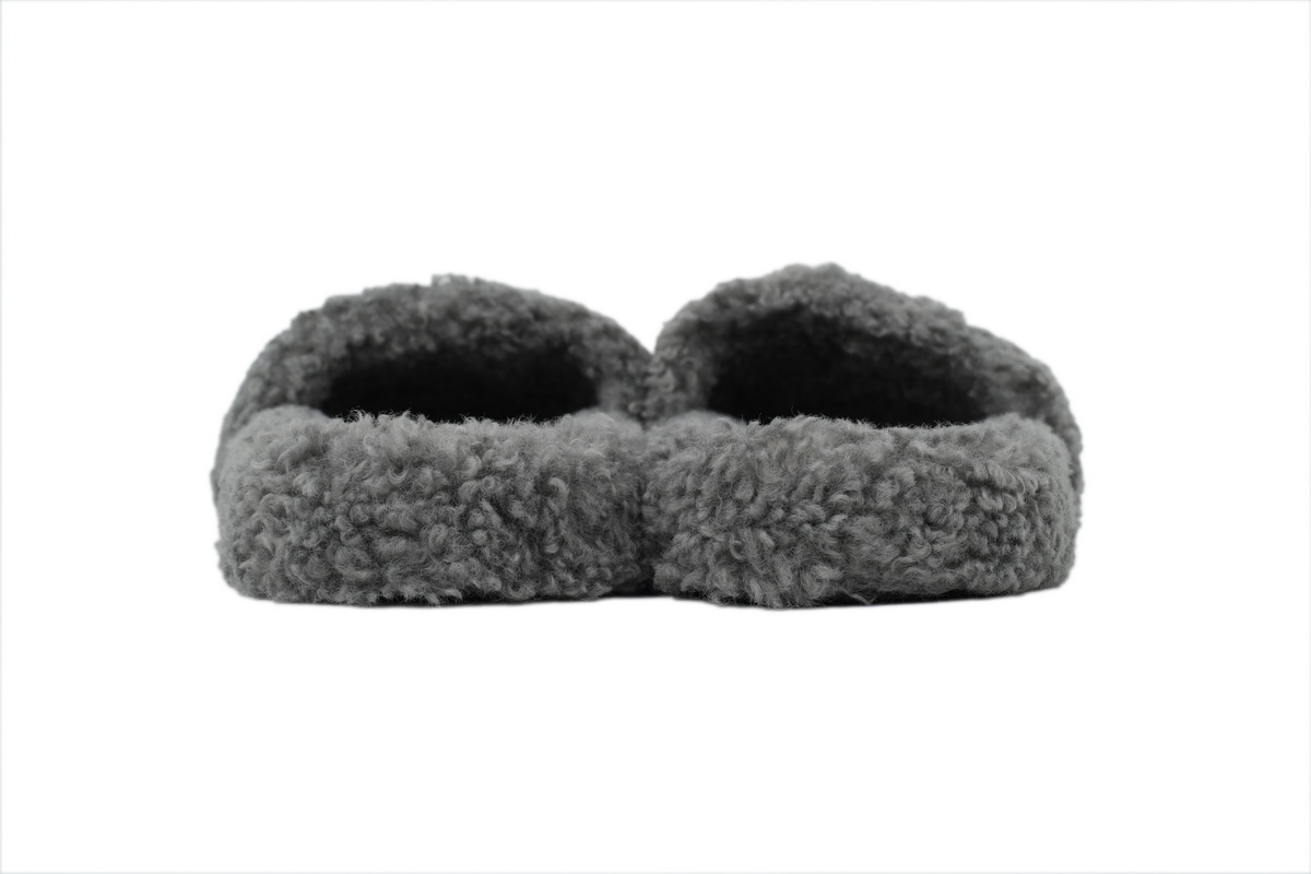 balenciaga_coke_label_furry_slides__654261_w2do1_1596_1E18AA57EB61D.jpg