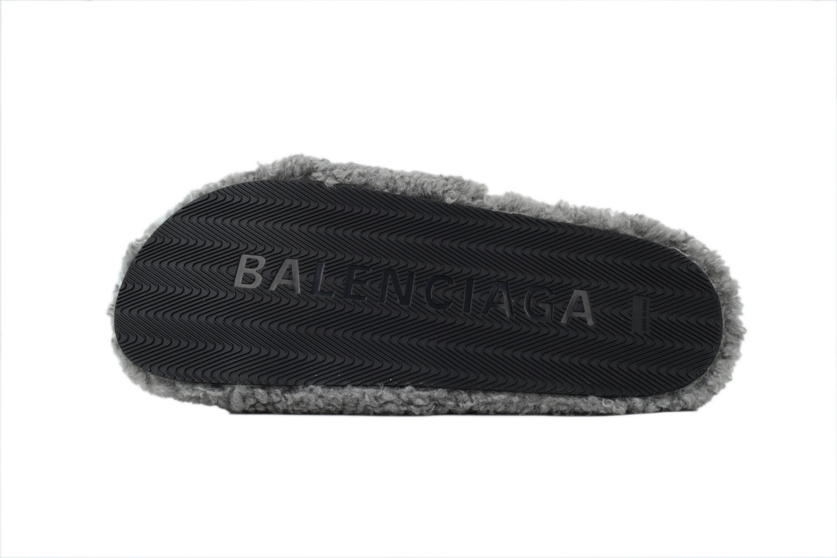 balenciaga_coke_label_furry_slides__654261_w2do1_1596_1E18AA5802E11.jpg