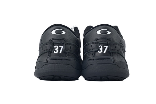 balenciaga_hamptons_sneaker_black_841765_wcurb_1000_1EA4F5F3A6B15.jpg