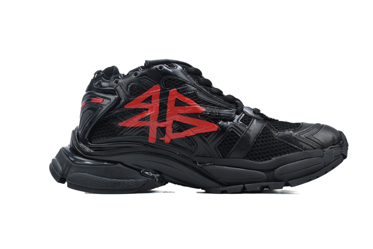balenciaga_runner_graffiti_black_red_677403w3rbq1060_1B893B647B61E.jpg