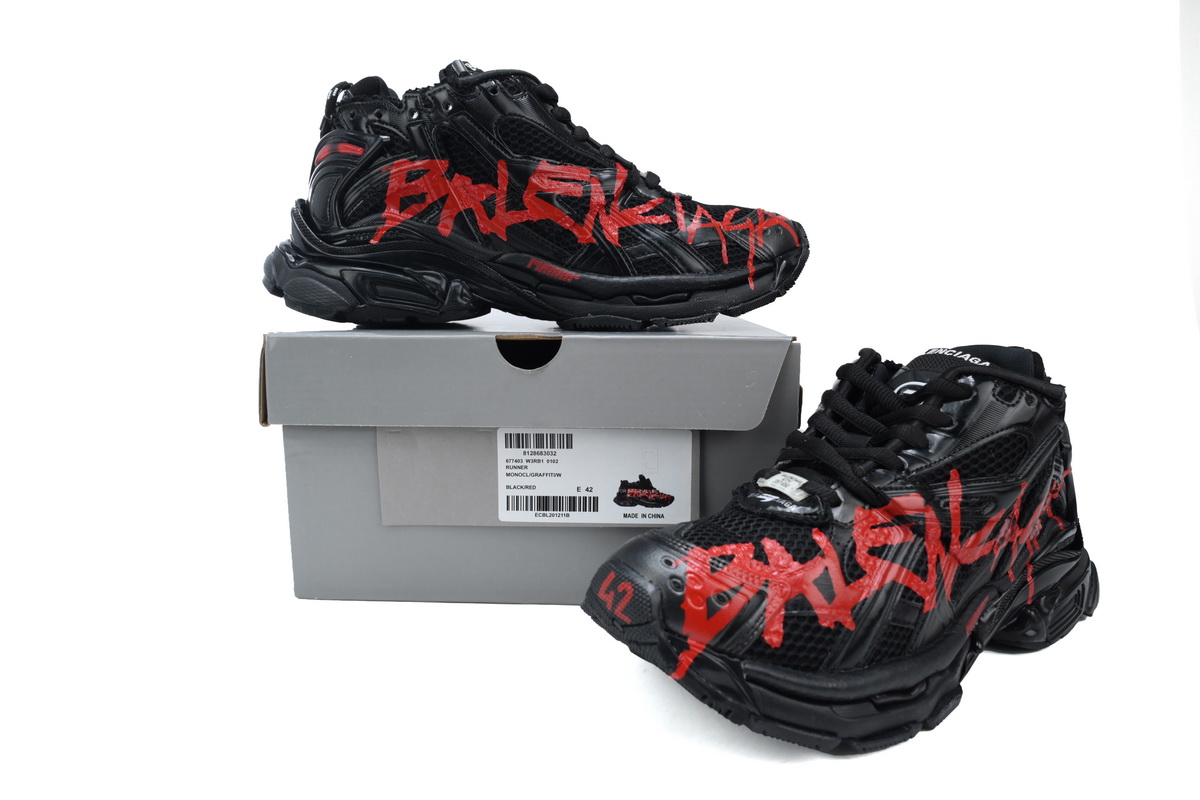 balenciaga_runner_graffiti_black_red_677403w3rbq1060_1B893B648E117.jpg