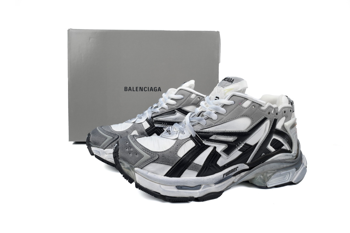 balenciaga_runner_grey_white_black_772774w3rny9012_1B867C1948111.jpg