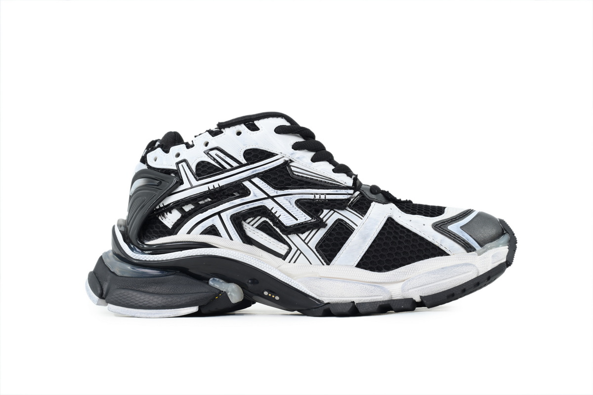 balenciaga_runner_led_black_white_853225_wrnld_9010_1E189D30EC911.jpg