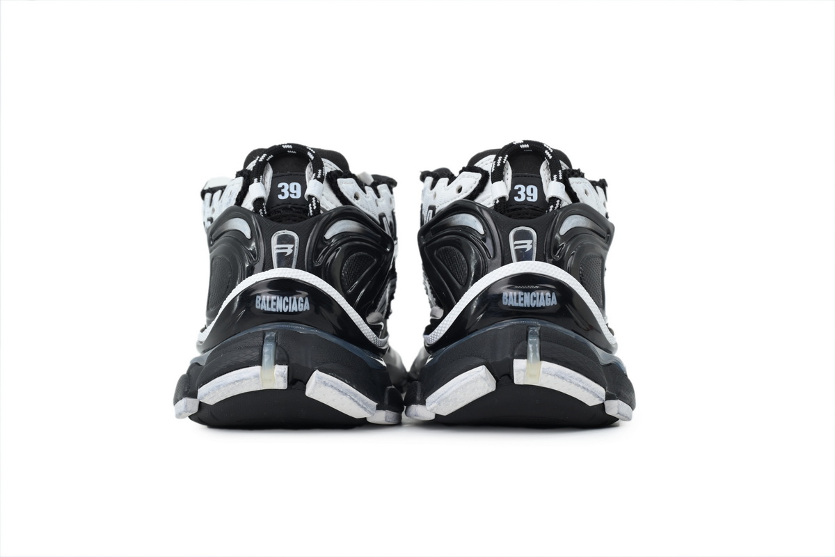 balenciaga_runner_led_black_white_853225_wrnld_9010_1E189D30F0A1D.jpg