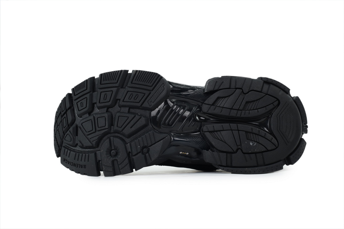 balenciaga_runner_led_trainers_black_1E017AF482D1D.jpg