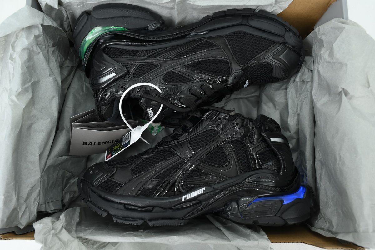 balenciaga_runner_led_trainers_black_1E017AF4D1713.jpg