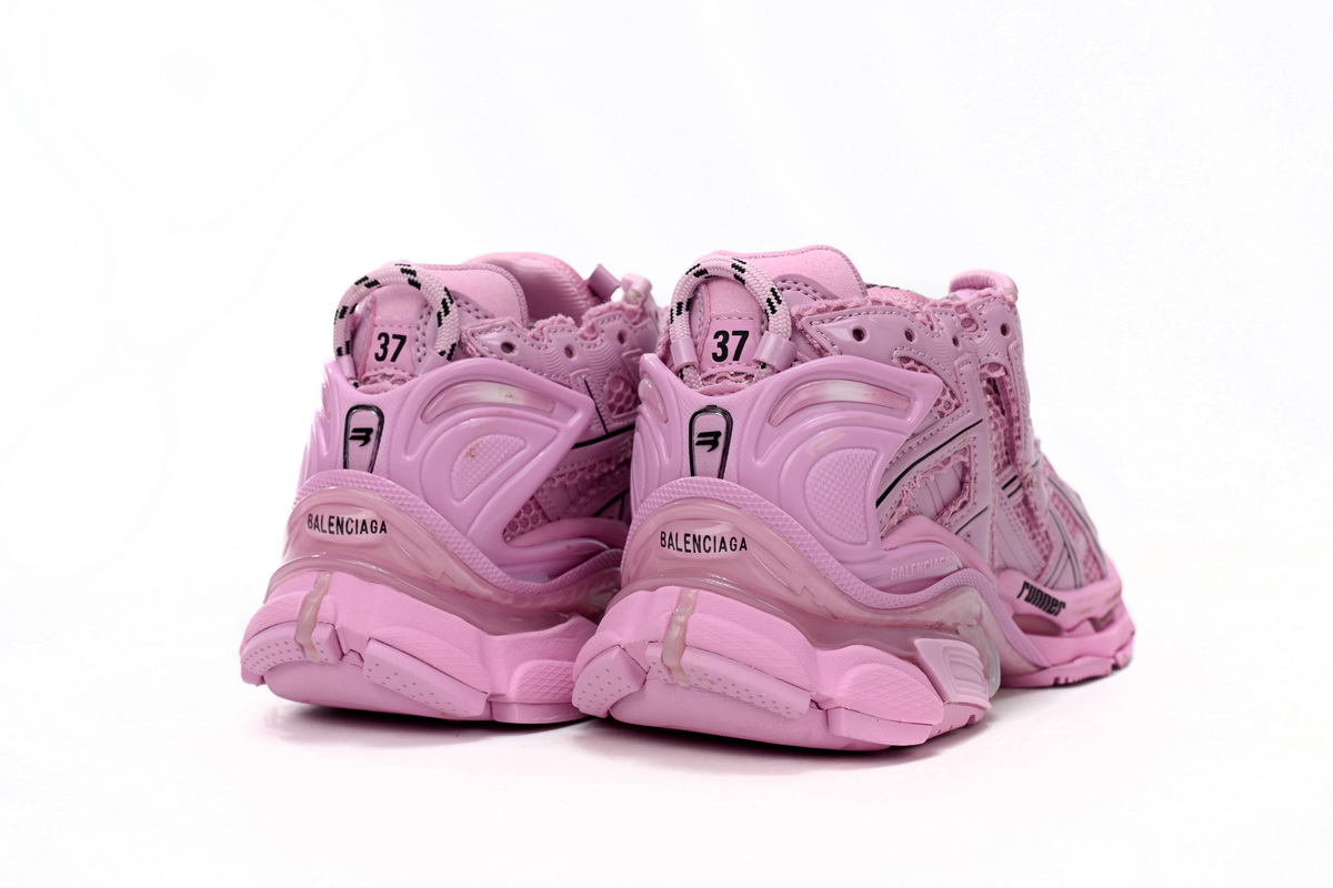 balenciaga_runner_pink__women_s__677402w3rb15000_1B89579E69C10.jpg