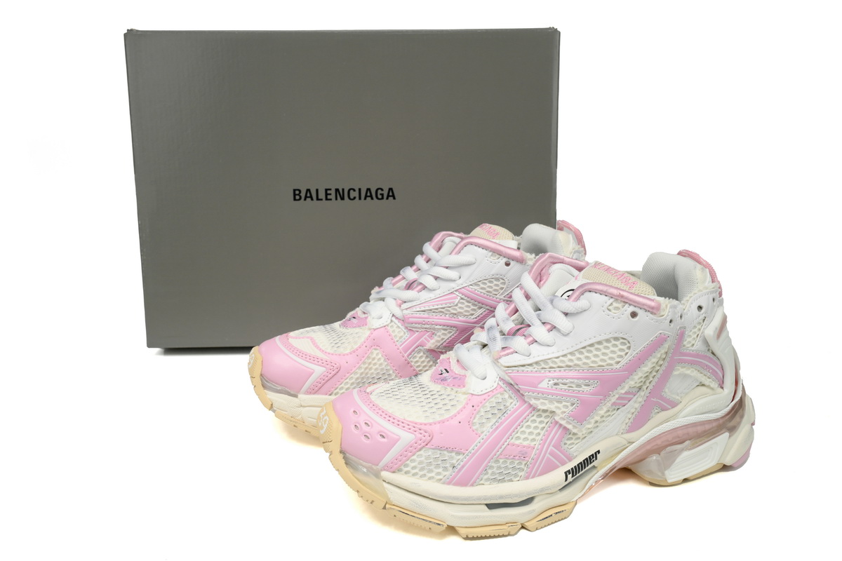 balenciaga_runner_pink_white_677403w3rb39059_1B89460253C17.jpg