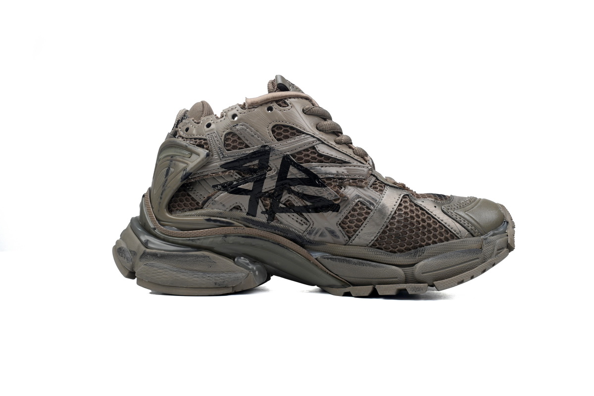 balenciaga_runner_sneaker_black_brown_677402_w3rb2_2010_1B86744E77A18.jpg