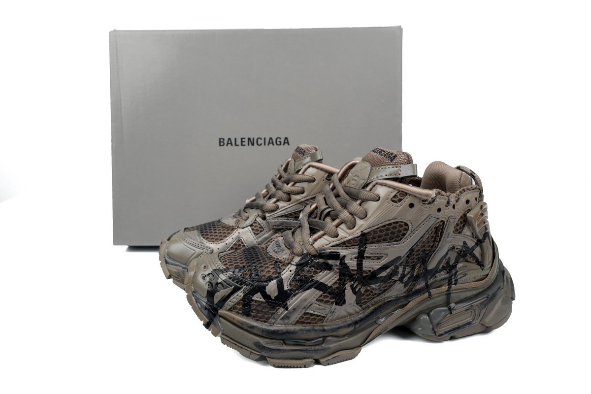 balenciaga_runner_sneaker_black_brown_677402_w3rb2_2010_1B86744EC0515.jpg