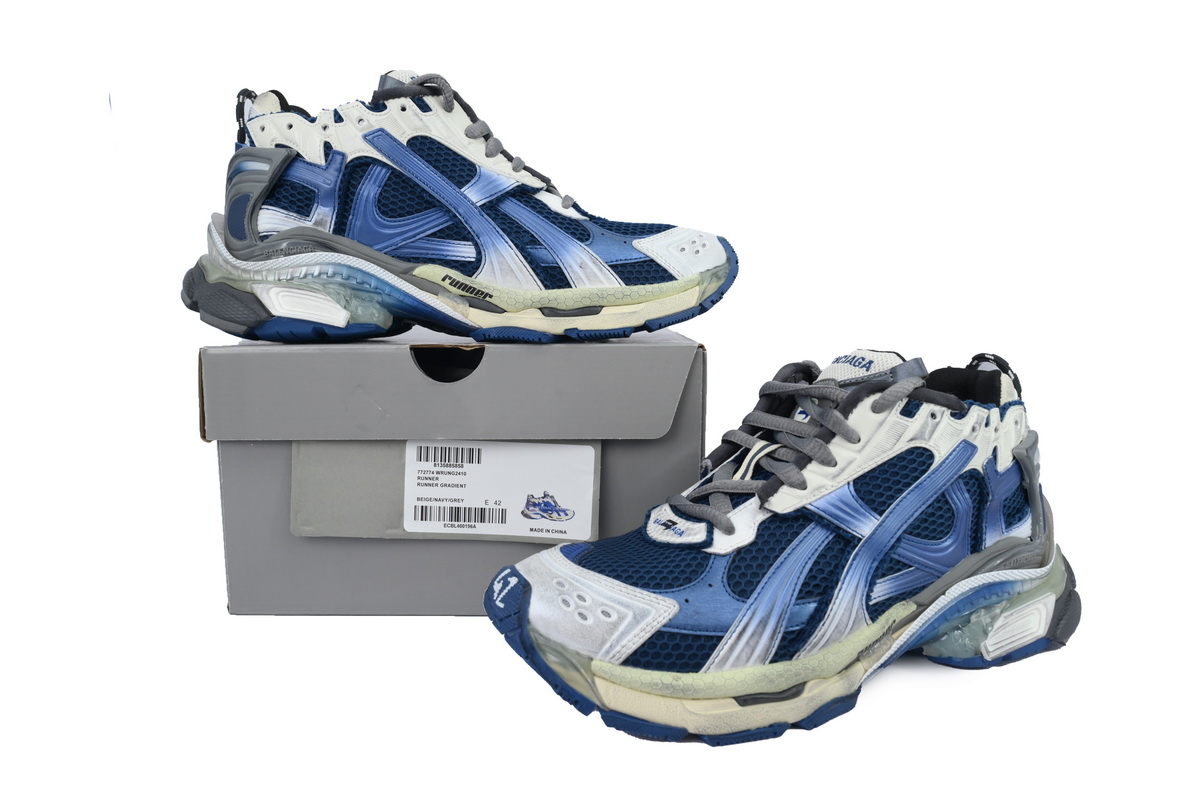 balenciaga_runner_sneaker_gradient_beige_navy_772774_wrung_2410_1C7CCBB930F1D.jpg