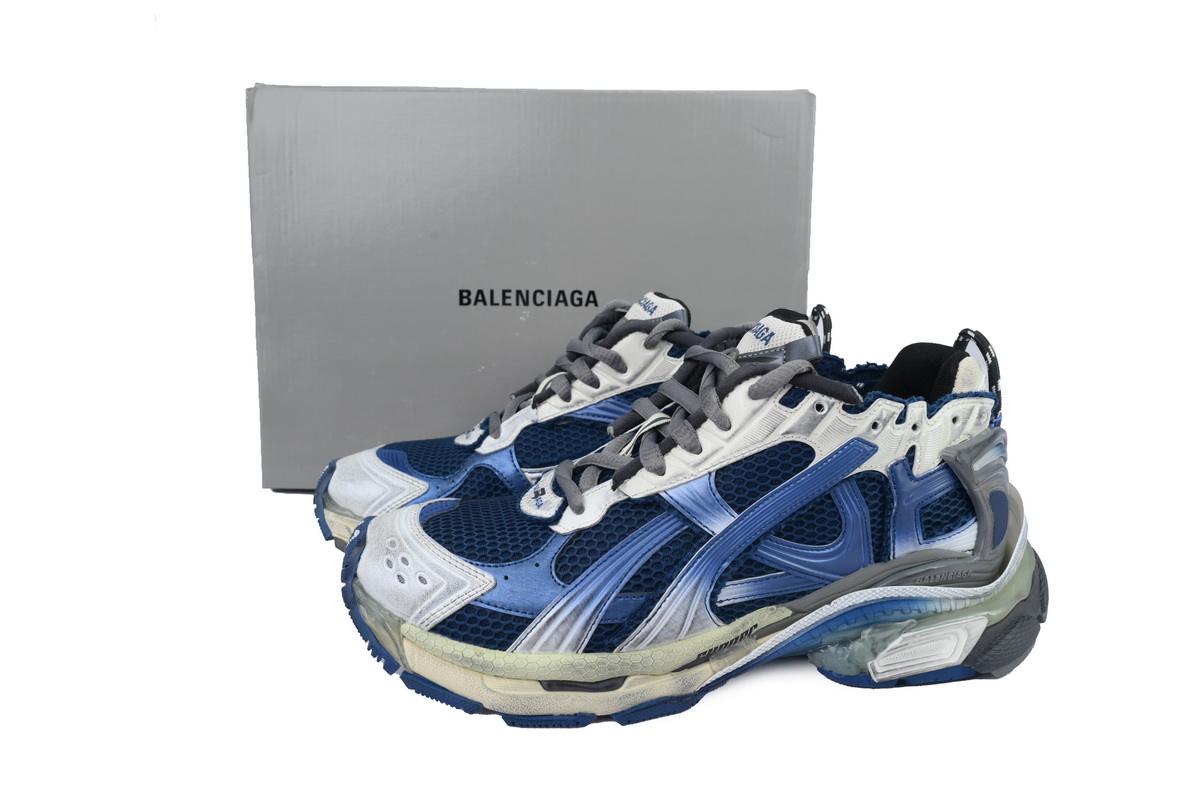 balenciaga_runner_sneaker_gradient_beige_navy_772774_wrung_2410_1C7CCBB957F13.jpg