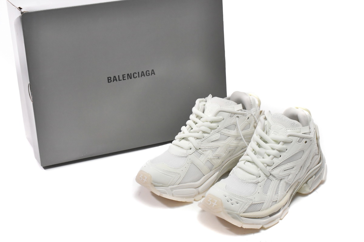 balenciaga_runner_white_glow_in_the_dark_677403w3rbh9001_1B8954421AB17.jpg