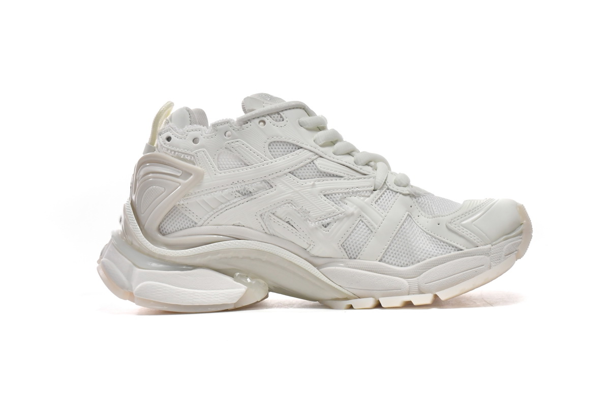 balenciaga_runner_white_glow_in_the_dark_677403w3rbh9001_1B8954421C712.jpg
