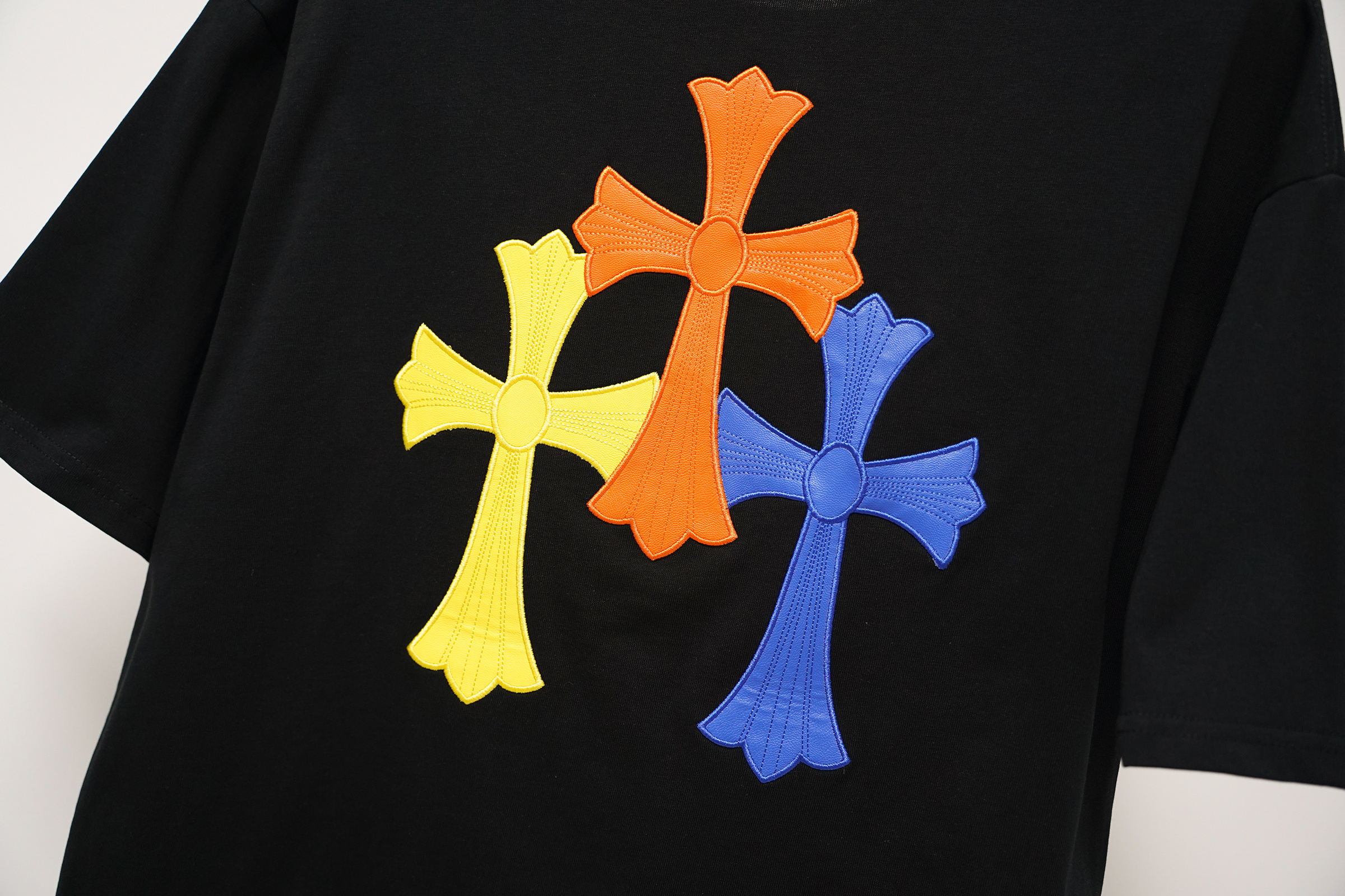 chrome_heart_3_color_cross_t_shirt_1DDD78B6C8211.jpg