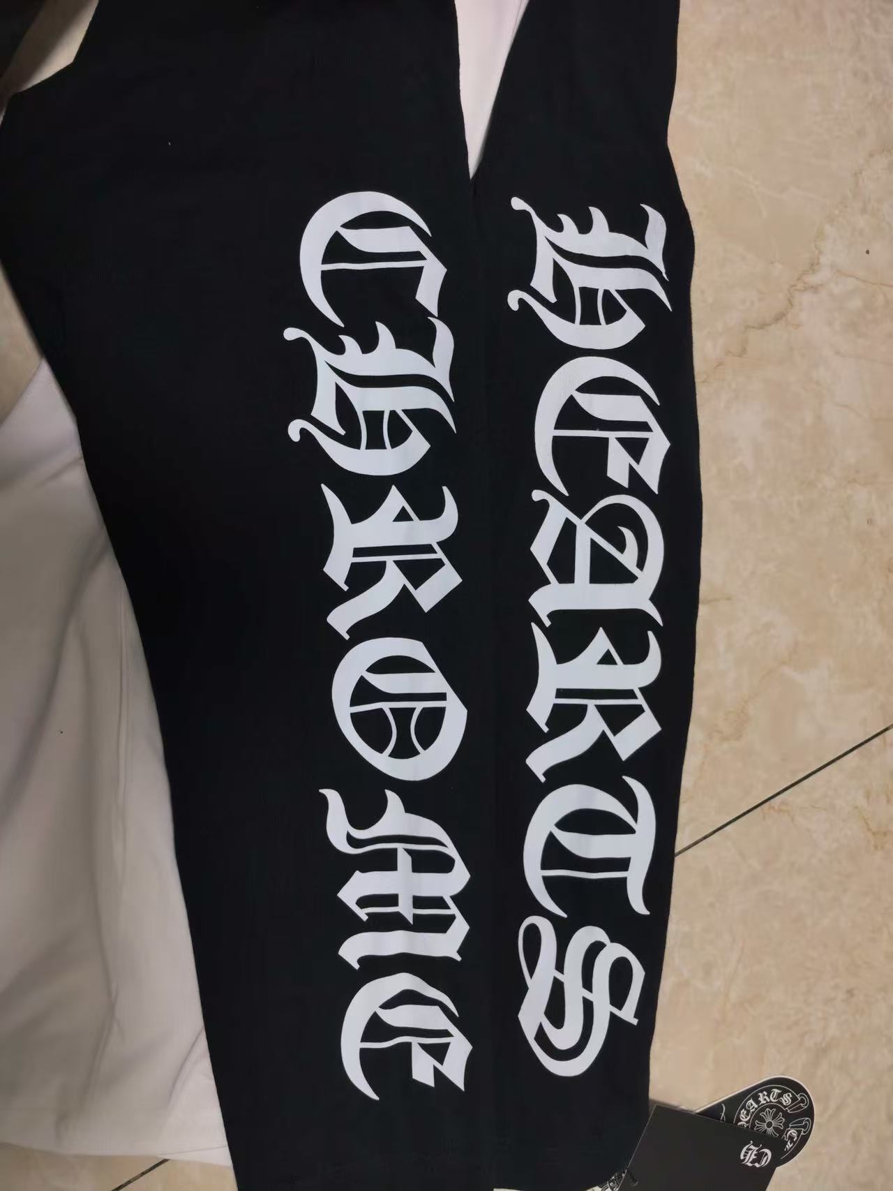 chrome_hearts_dagger_long_sleeve_baseball_3_4_shirt_white_black_1E01689189E1D.jpg
