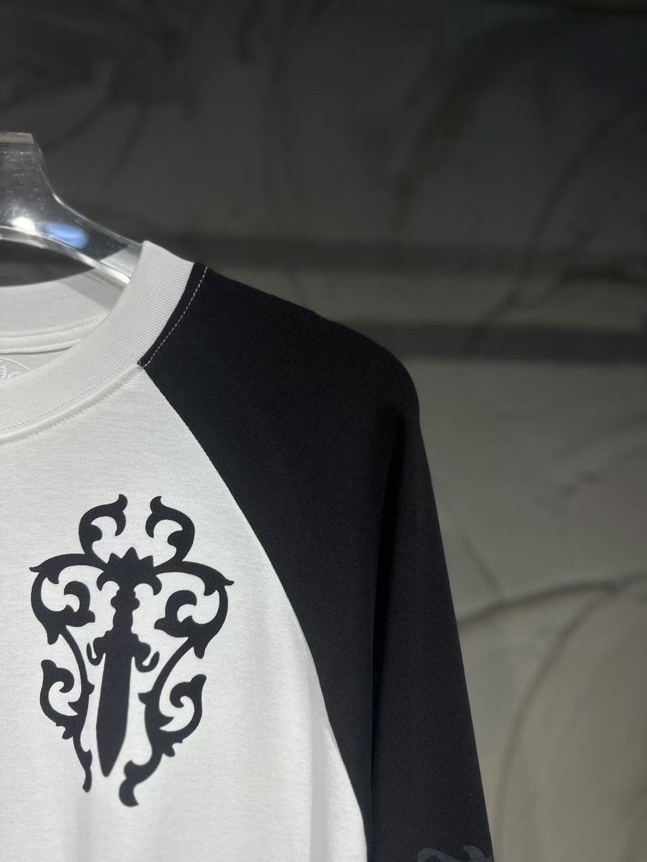 chrome_hearts_long_sleeve_shirt_white_black_y83__1E0A714B3D41D.jpg