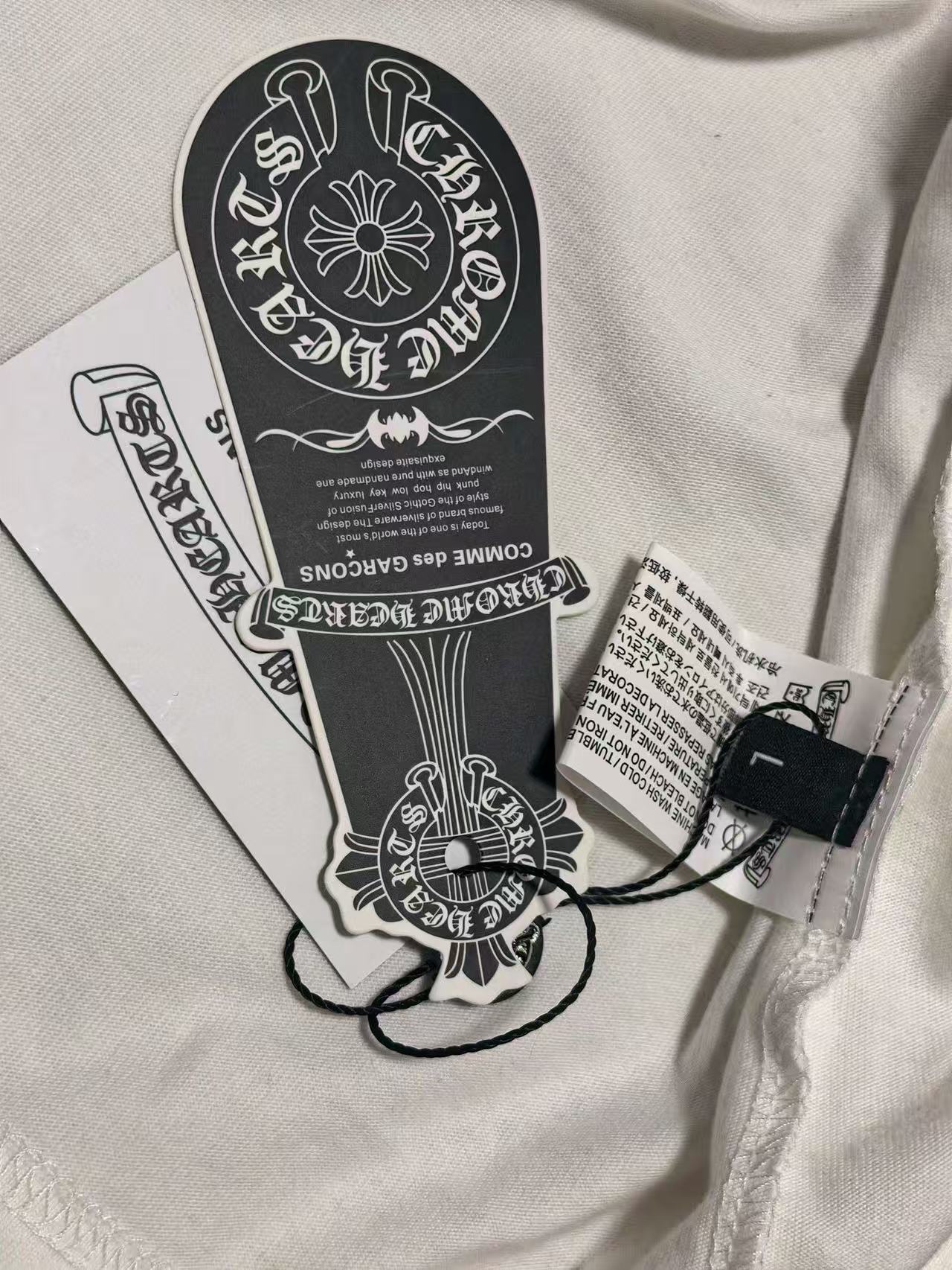 chrome_hearts_long_sleeve_shirt_white_black_y85__1E0A75DC3CA1A.jpg
