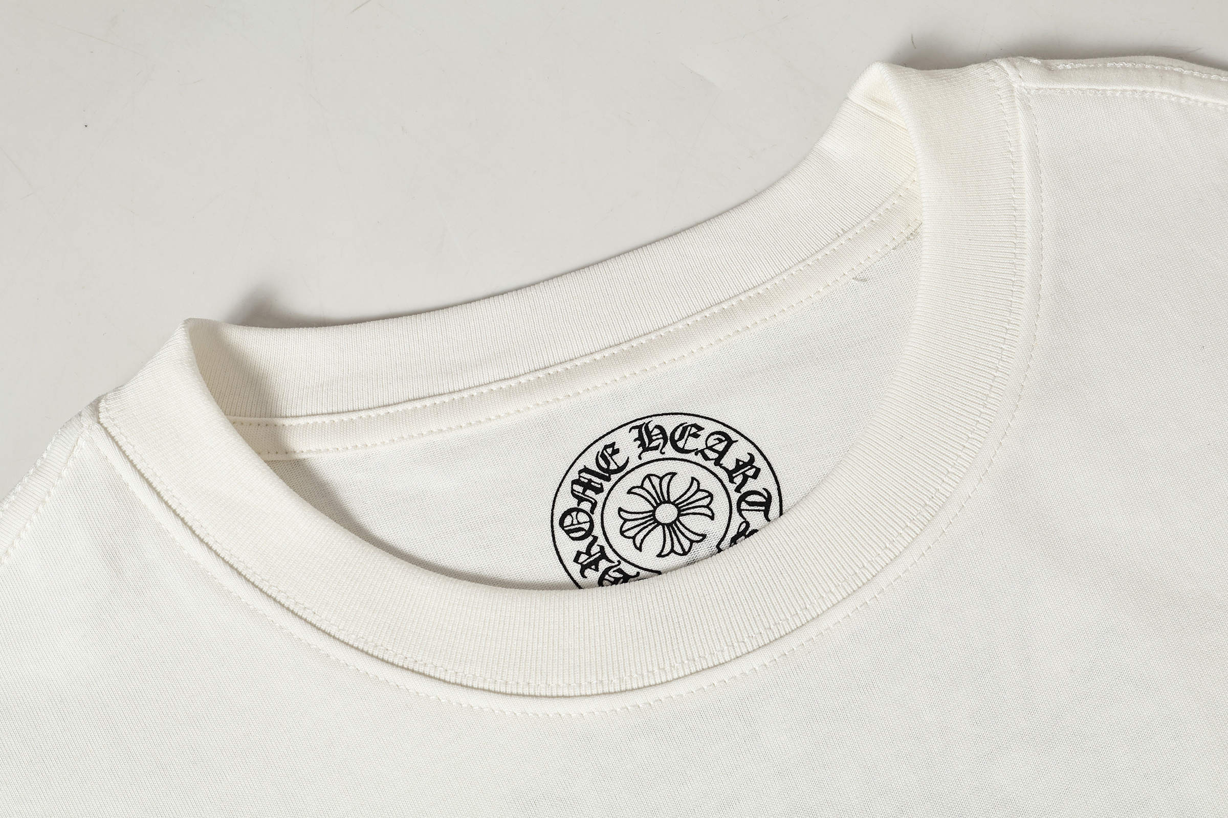 chrome_hearts_sanskrit_horseshoe_t_shirt_1DDD6AE45551C.jpg