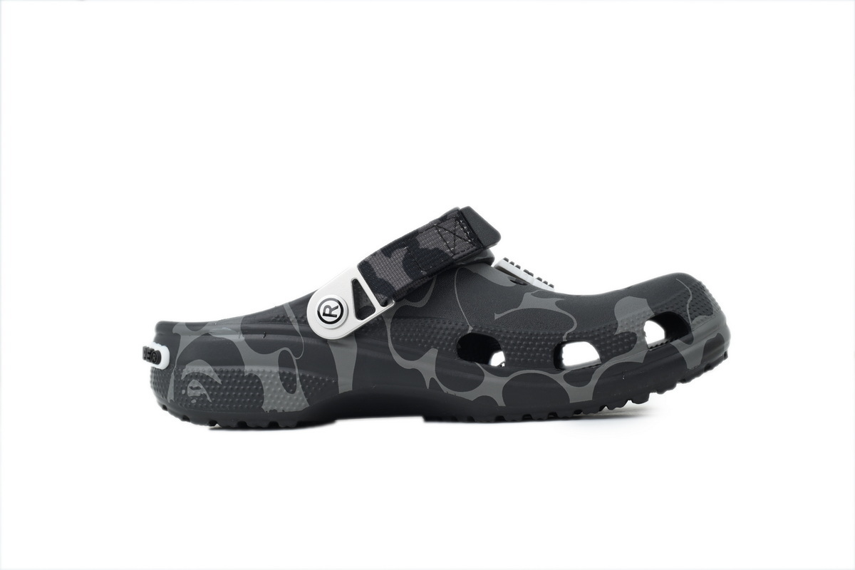 crocs_classic_clog_a_bathing_ape_abc_camo_black_1DF1F90C6E51C.jpg