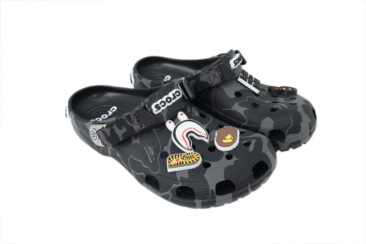 crocs_classic_clog_a_bathing_ape_abc_camo_black_1DF1F90CA581A.jpg