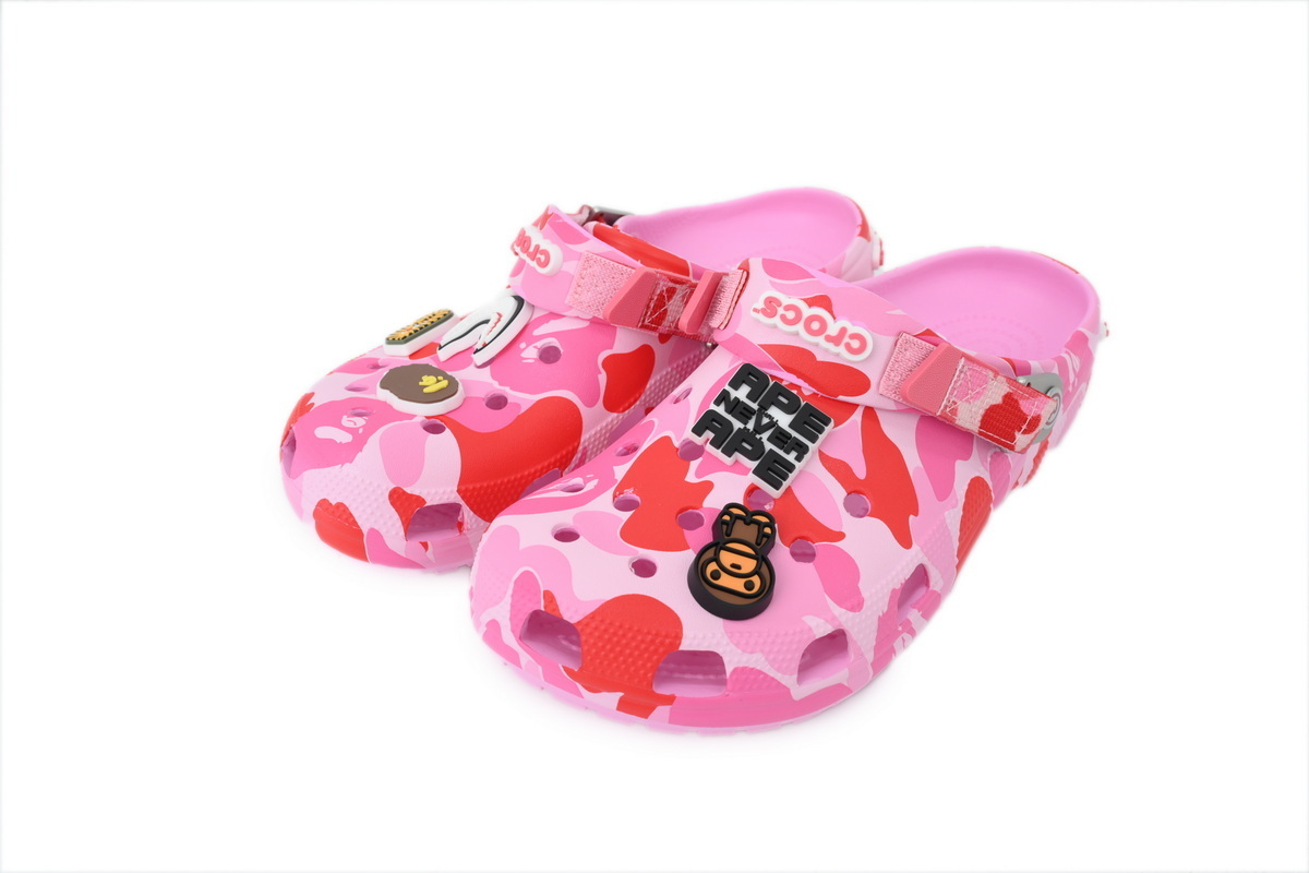 crocs_classic_clog_a_bathing_ape_abc_camo_pink_209627_6i2_1DF1F76BBCE1E.jpg