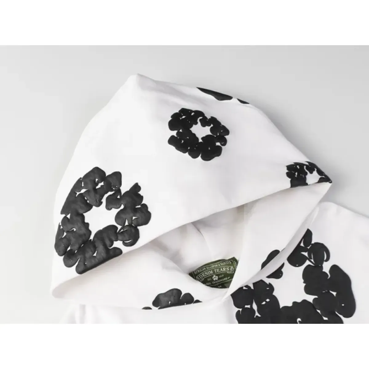 denim_tears_x_offset_wreath_hoodie_white_1B6A5242A4216.webp
