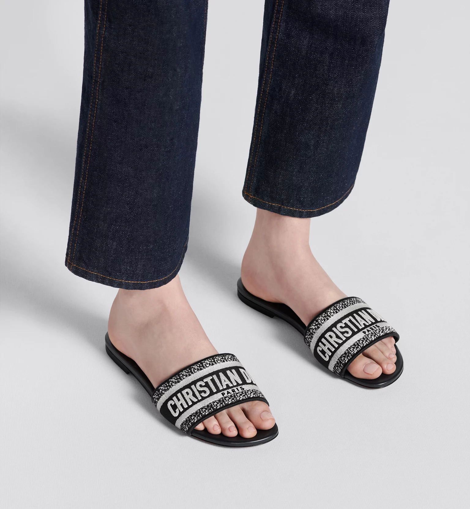 dior_dway_slide_black_embroidered_cotton_kcq166erc_s11x_1C42B4F400619.webp