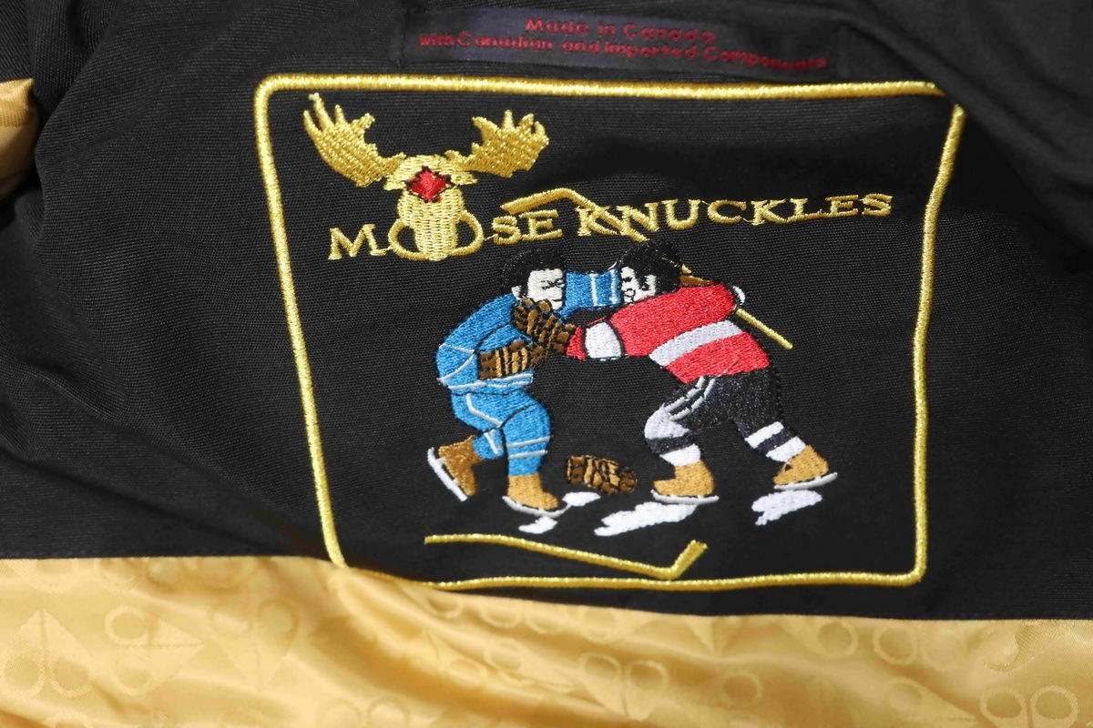 moose_knuckles_gold_debbie_bomber_03_down_jacket_black_1D23E735B1C10.jpg