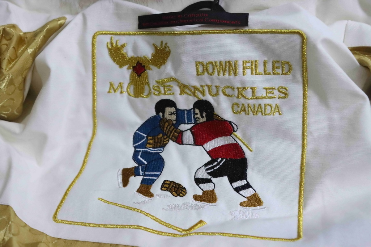 moose_knuckles_original_3q_parka_down_jacket_white_with_fur_1D23F0C33C11E.jpg