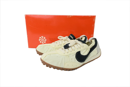 nike_moon_shoe_sp_jacquemus_alabaster_hv8547_700_1E6EE7063B414.jpg