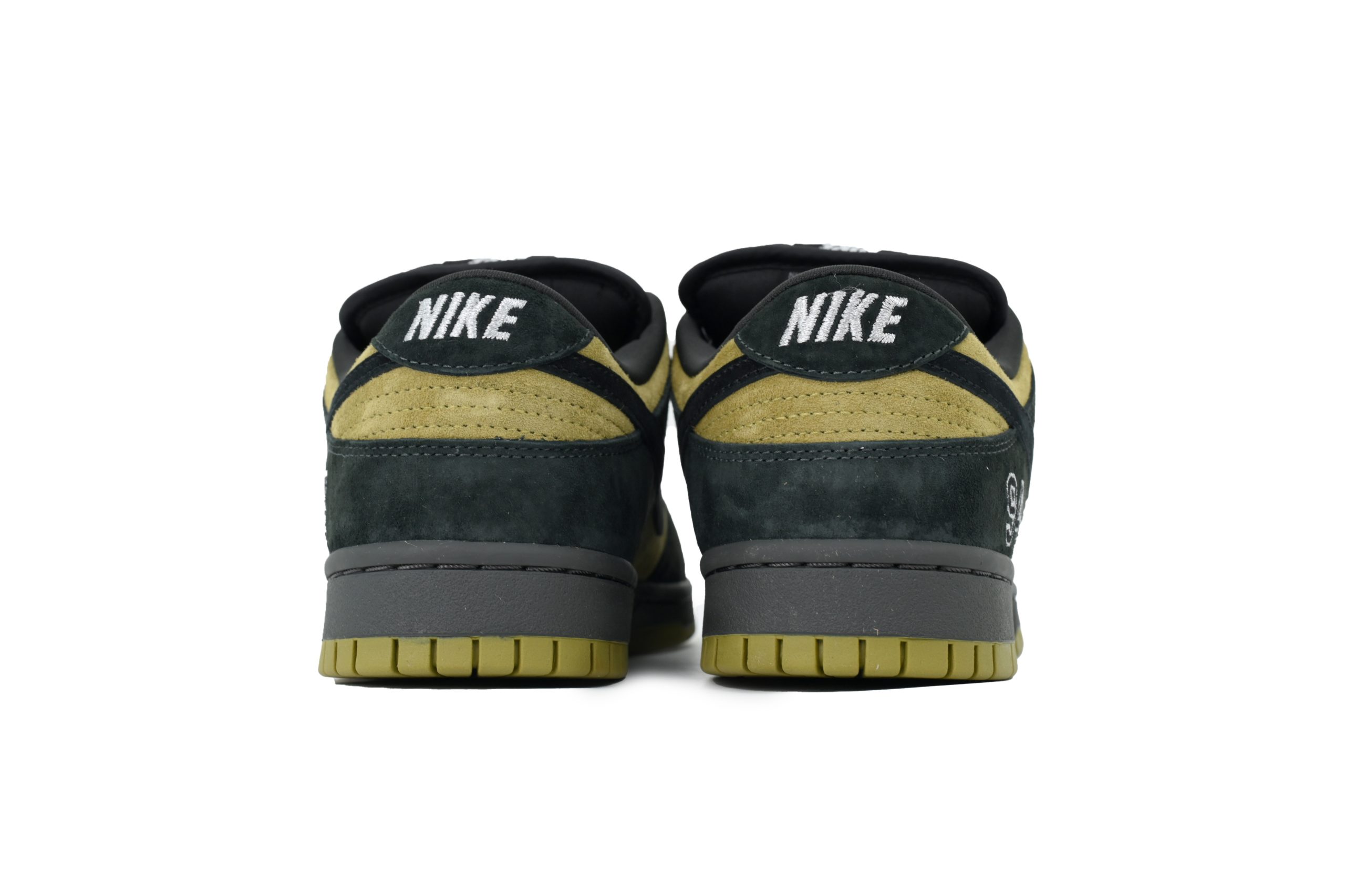 nike_sb_dunk_low_supreme_94_camper_green_hq8487_300_1D170B2074F11.jpg