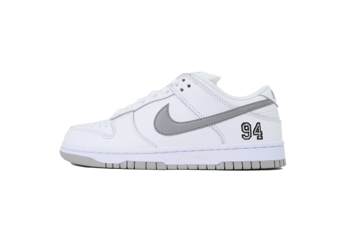nike_sb_dunk_low_supreme_94_white_metallic_silver_hq8487_100_1D17077427514.jpg