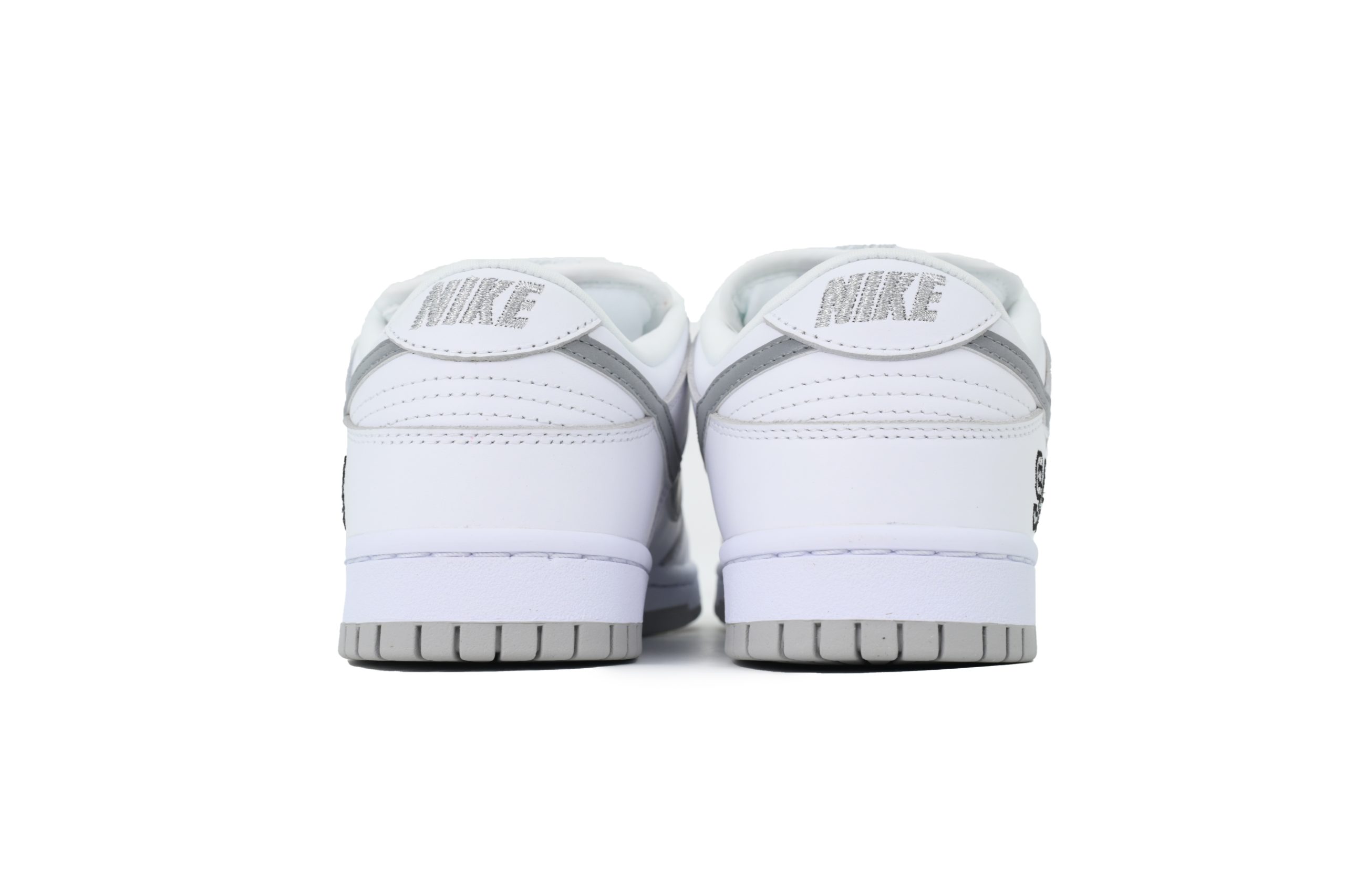 nike_sb_dunk_low_supreme_94_white_metallic_silver_hq8487_100_1D170774DA11B.jpg