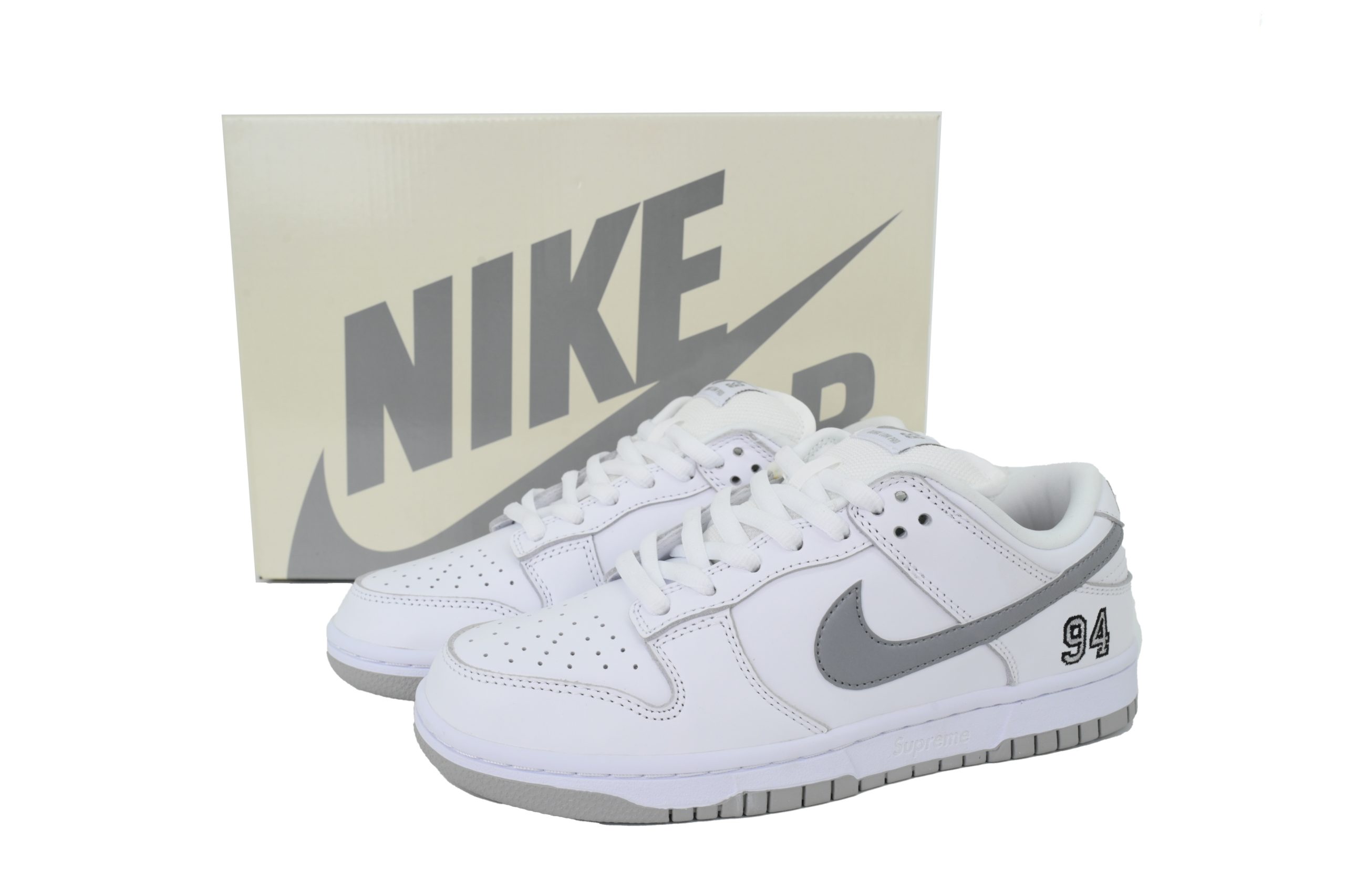 nike_sb_dunk_low_supreme_94_white_metallic_silver_hq8487_100_1D17079A1F919.jpg