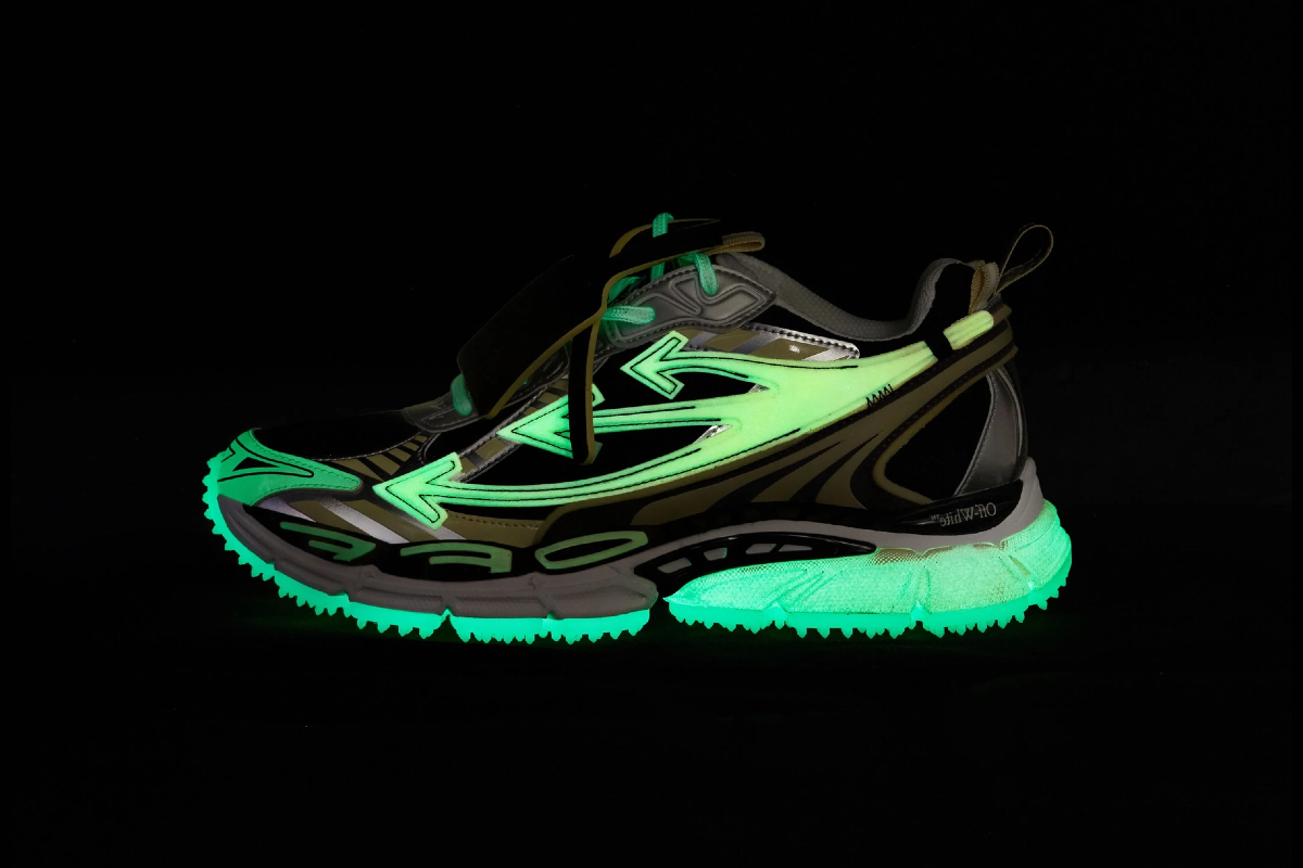 off_white_be_right_back_glow_in_the_dark_omia295s26fab0031087_1DF20C9DC1616.png