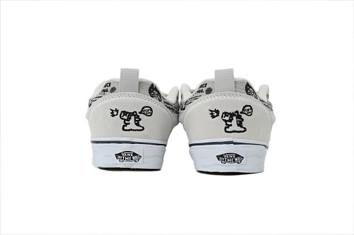 vans_x_hirono_knu_skool_white_black_vn000cs0bhd_1E84CBF179A15.jpg